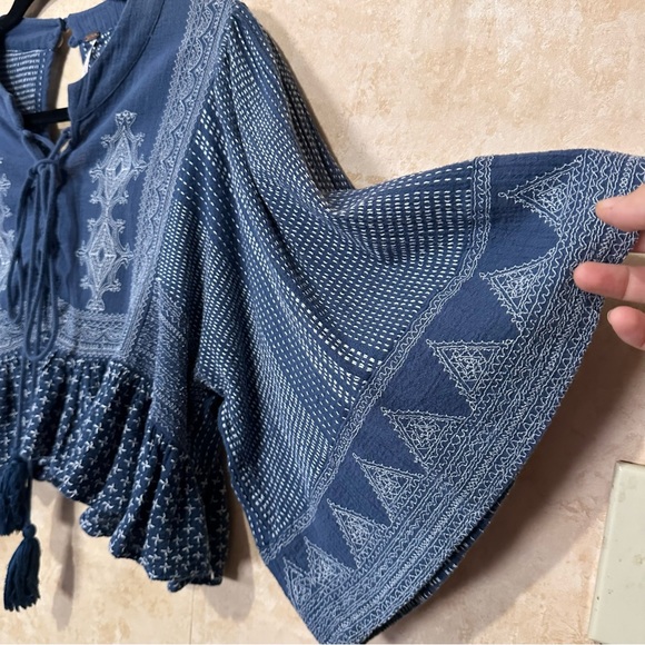 Free People Santorini Lace Up Heavily Embroidered Ruffle Hem Sleeve Crop Top XS - Picture 9 of 13